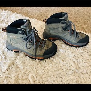 Vasque women’s steel-toed hiking boots